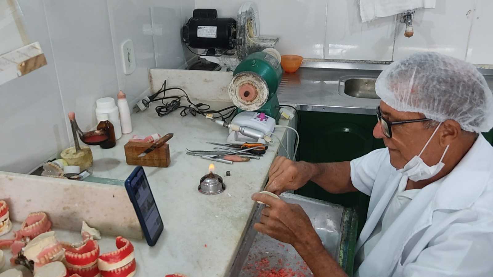 Camacã: Programa Sorria Camacã fornece gratuitamente mais de 50 próteses dentárias mensalmente para a população